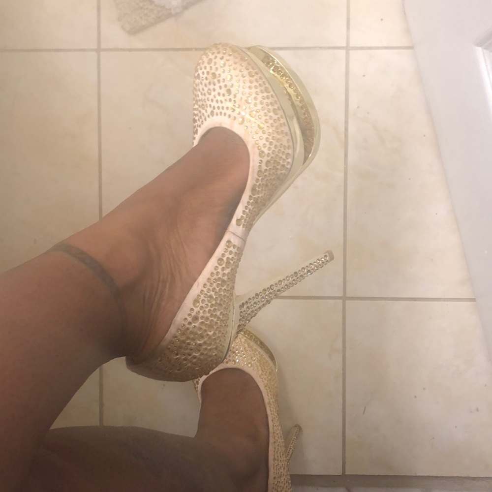 Shoes - Picture 2 of 3